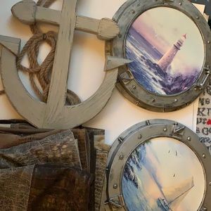 Bathroom curtain + decorations